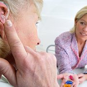 Gli apparecchi acustici sono important per risolvere problemi uditivi