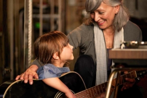 Imparare a suonare uno strumento musicale, a qualsiasi età, aiuta a sviluppare un udito migliore